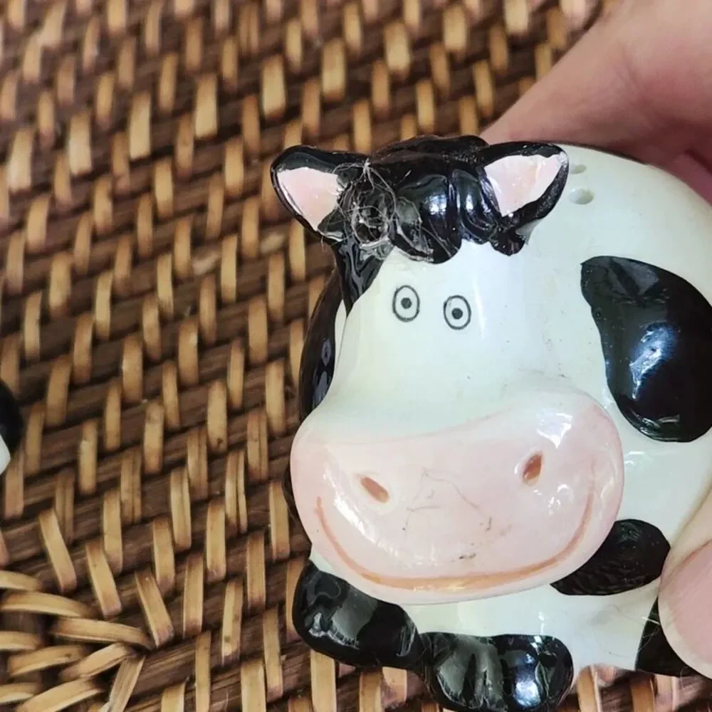 Cows Salt & Pepper, Ceramic Black White Jersey Cattle Vintage Moooo ADORBS!